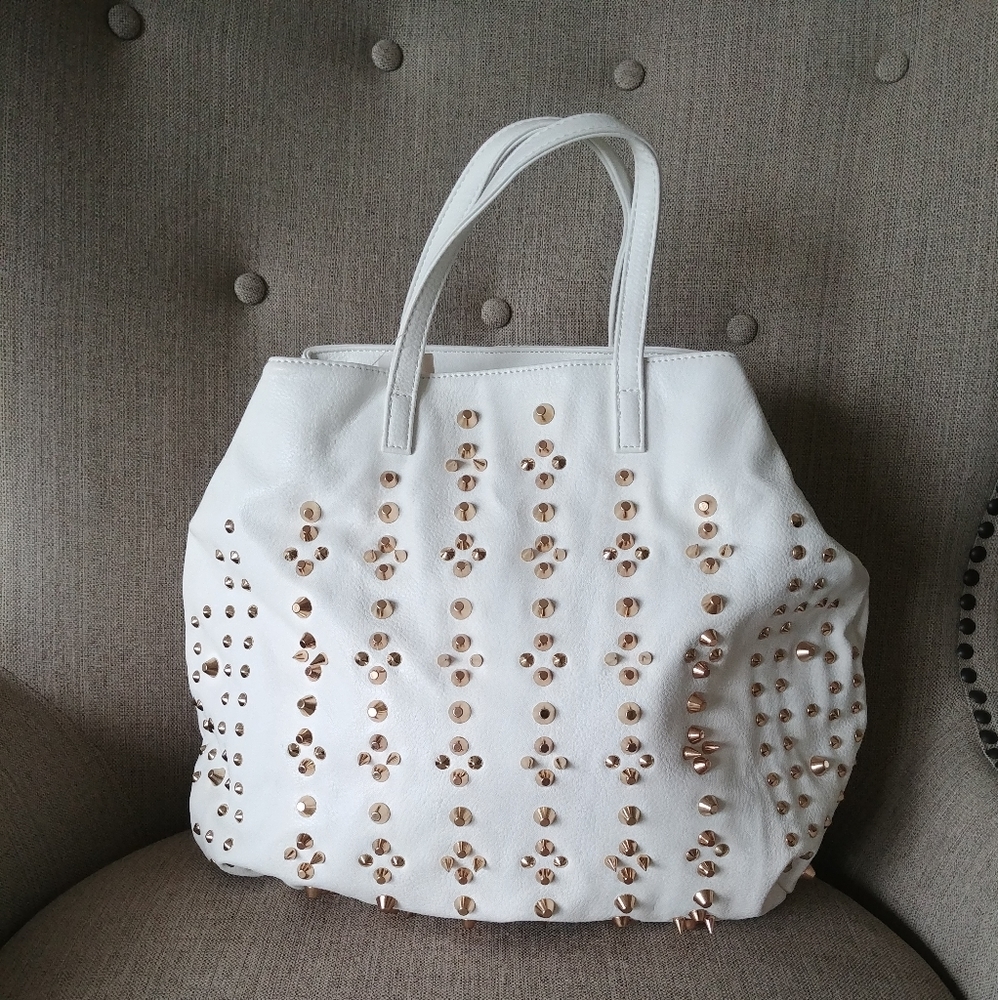 OVERSIZED WHITE HANDBAG